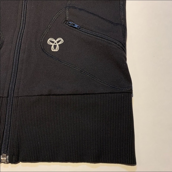 TNA Aritzia black cropped lightweight athletic zip up sweater - Picture 7 of 13